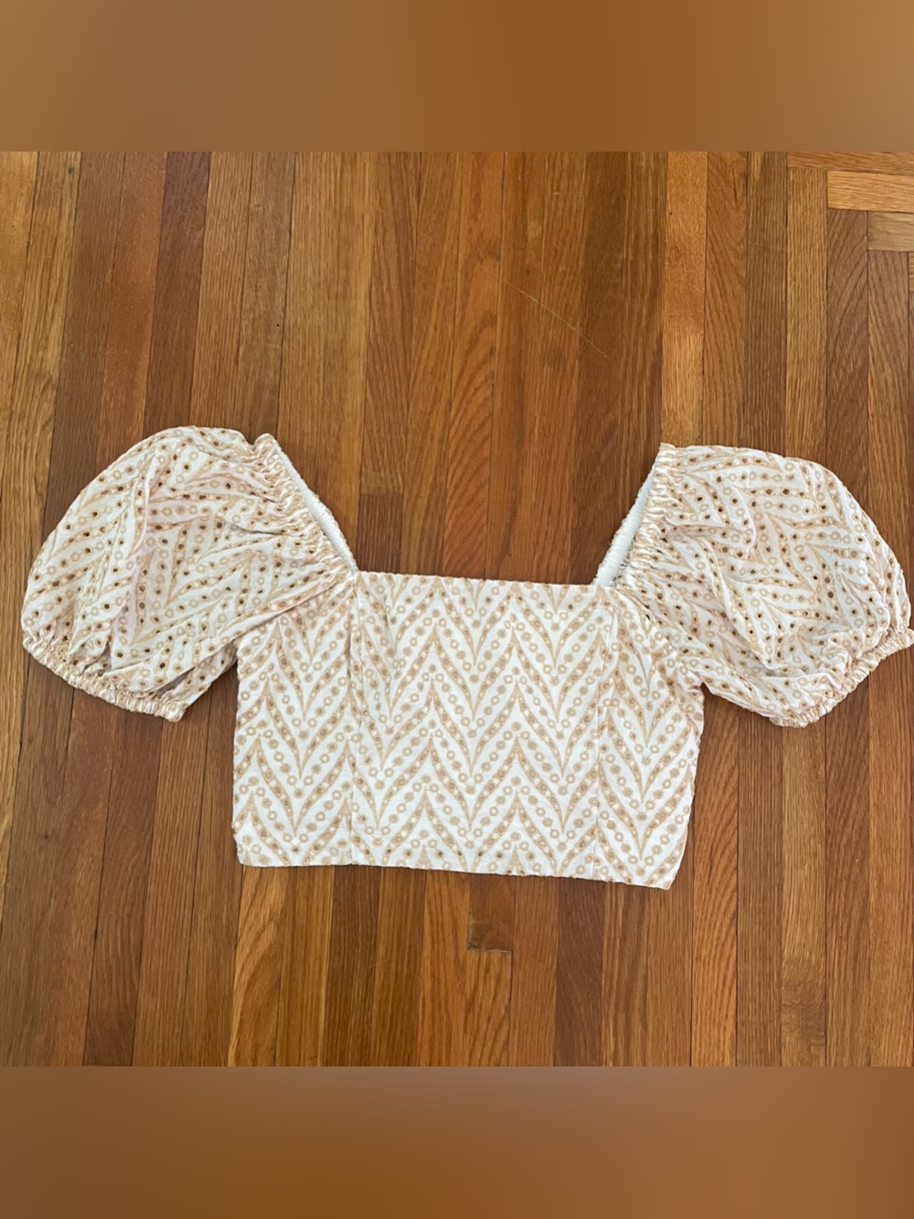 Lilly Pulitzer Cream and Gold Puff-Sleeve Crop Top
